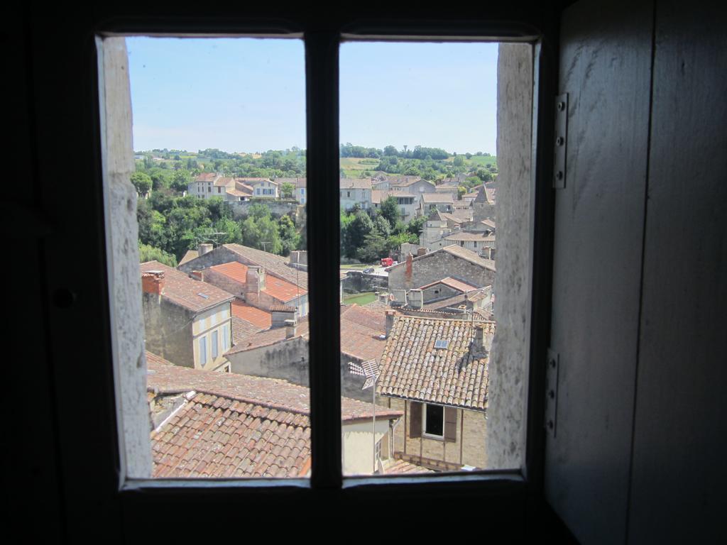 Chambre D'Hotes La Tour De Brazalem Nerac Room photo
