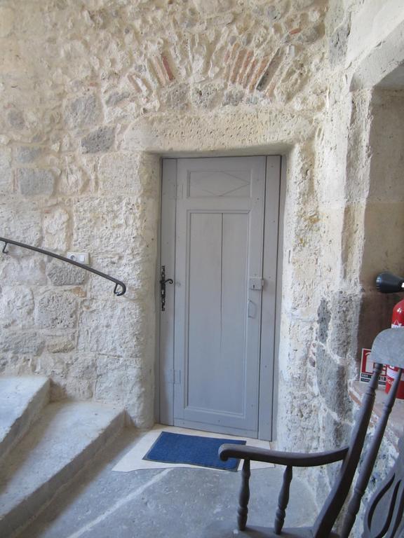Chambre D'Hotes La Tour De Brazalem Nerac Room photo